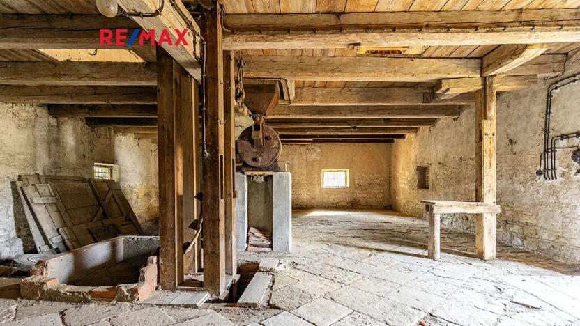 Prodej zemědělského objektu, Počedělice, 2500 m2