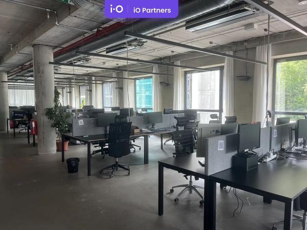 Pronájem kanceláře, Praha - Karlín, Pernerova, 1797 m2