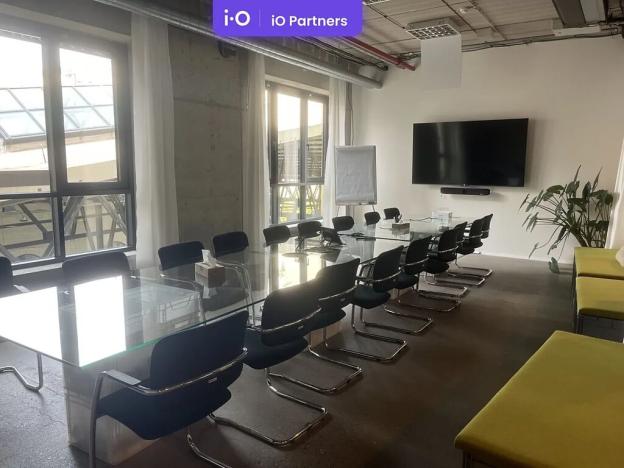 Pronájem kanceláře, Praha - Karlín, Pernerova, 1797 m2