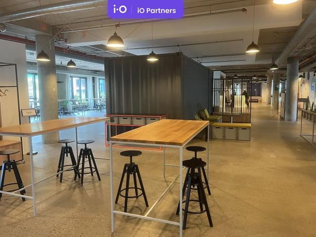 Pronájem kanceláře, Praha - Karlín, Pernerova, 1797 m2