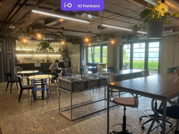 Pronájem kanceláře, Praha - Karlín, Pernerova, 879 m2