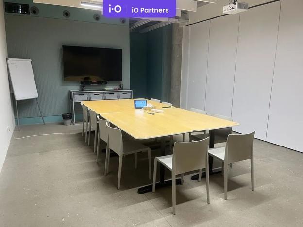 Pronájem kanceláře, Praha - Karlín, Pernerova, 879 m2