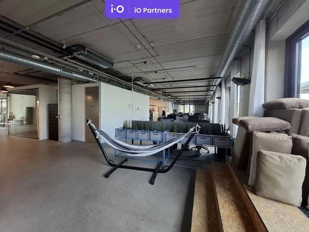 Pronájem kanceláře, Praha - Karlín, Pernerova, 879 m2