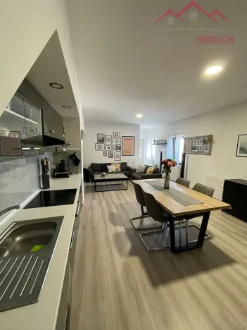 Pronájem bytu 3+kk, Chomutov, Ruská, 72 m2