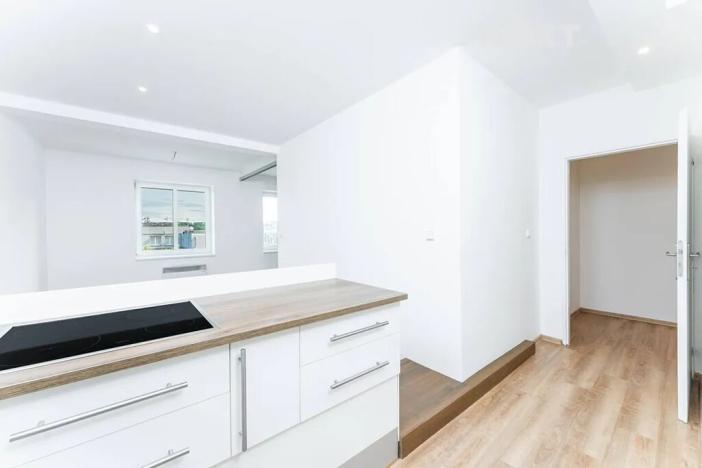 Prodej bytu 2+kk, Praha - Vysočany, Novovysočanská, 55 m2