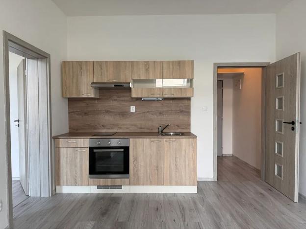 Pronájem bytu 2+kk, Milovice, Slepá, 37 m2
