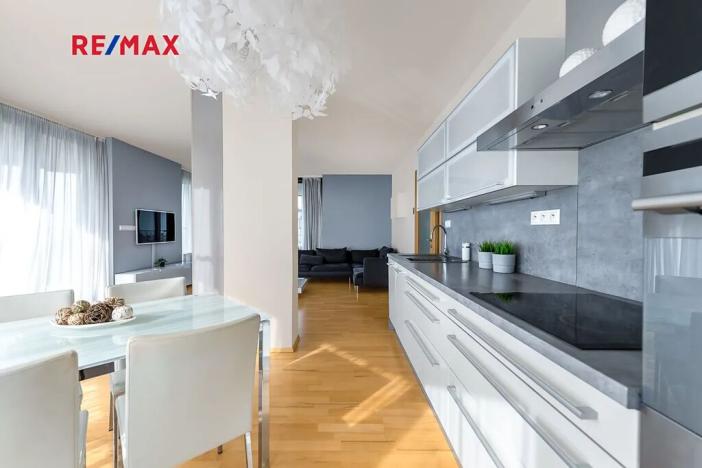Pronájem bytu 2+kk, Praha - Žižkov, Ke kapslovně, 70 m2