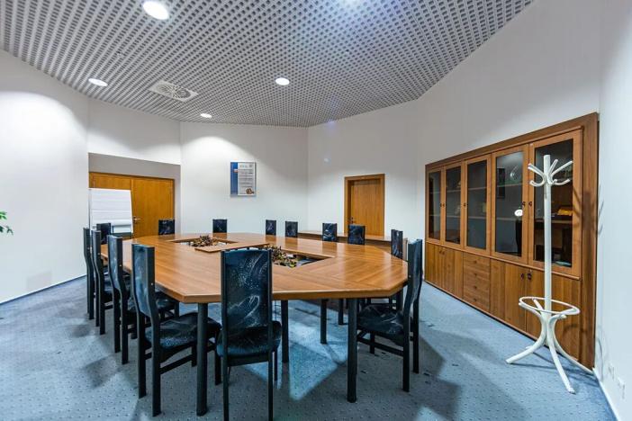 Pronájem kanceláře, Praha - Vysočany, Freyova, 276 m2