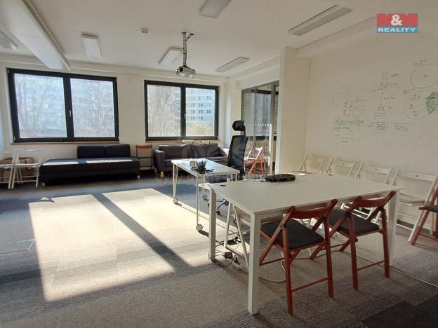 Pronájem kanceláře, Brno - Komárov, Svatopetrská, 486 m2