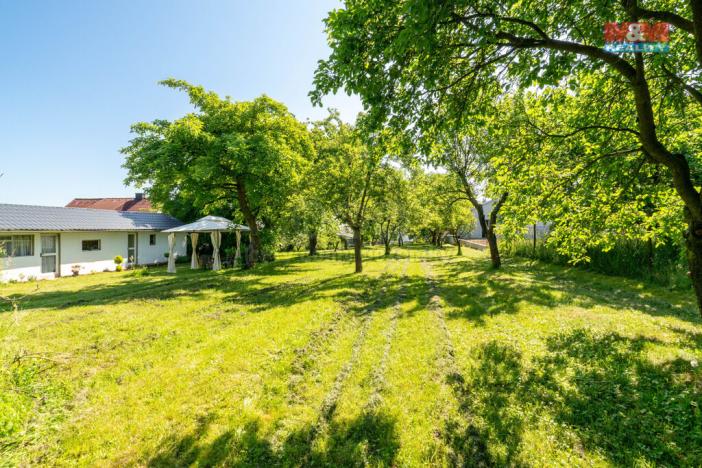 Prodej pozemku pro bydlení, Výrov - Hadačka, 1726 m2