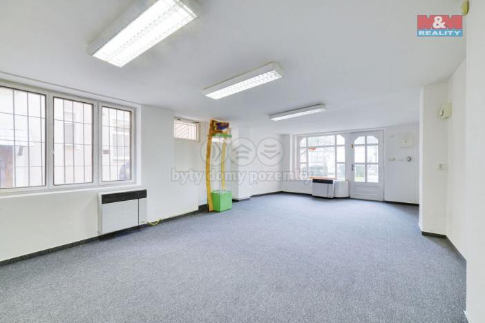 Pronájem obchodního prostoru, Mariánské Lázně, Hlavní třída, 35 m2