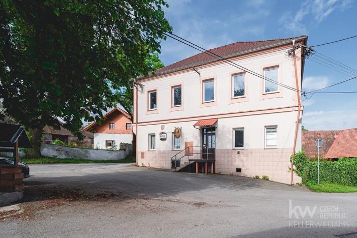 Prodej vícegeneračního domu, Zálezly, 900 m2