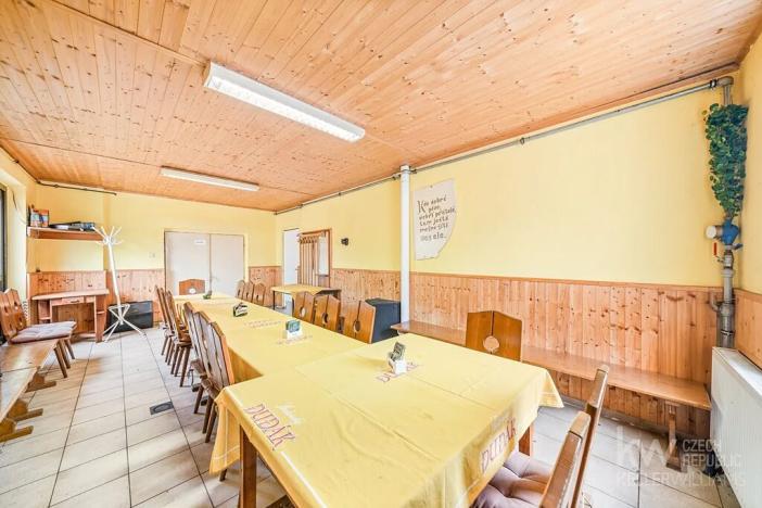 Prodej vícegeneračního domu, Zálezly, 900 m2