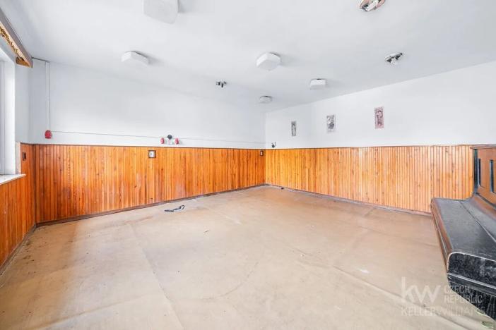 Prodej vícegeneračního domu, Zálezly, 900 m2