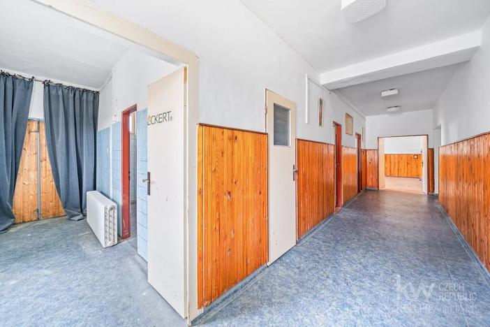 Prodej vícegeneračního domu, Zálezly, 900 m2