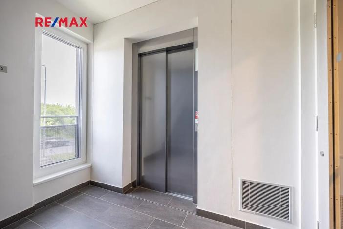 Prodej bytu 1+kk, Praha - Háje, Sochorcova, 33 m2