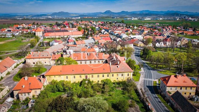 Prodej komerční nemovitosti, Cítoliby, Tyršovo náměstí, 3786 m2