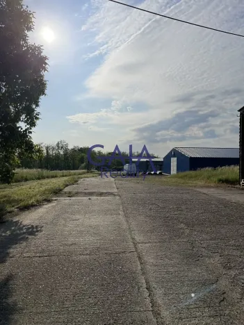 Pronájem skladu, Hovorany, 2105 m2