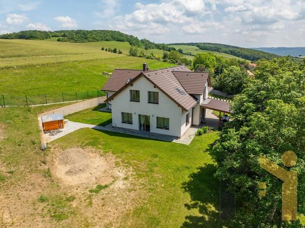 Prodej rodinného domu, Vinařice, 269 m2