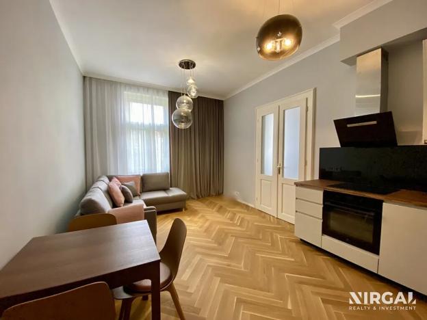 Pronájem bytu 2+kk, Praha, Čs. armády, 53 m2