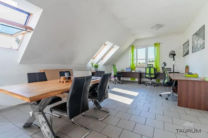 Prodej komerční nemovitosti, Vojkovice, 12027 m2