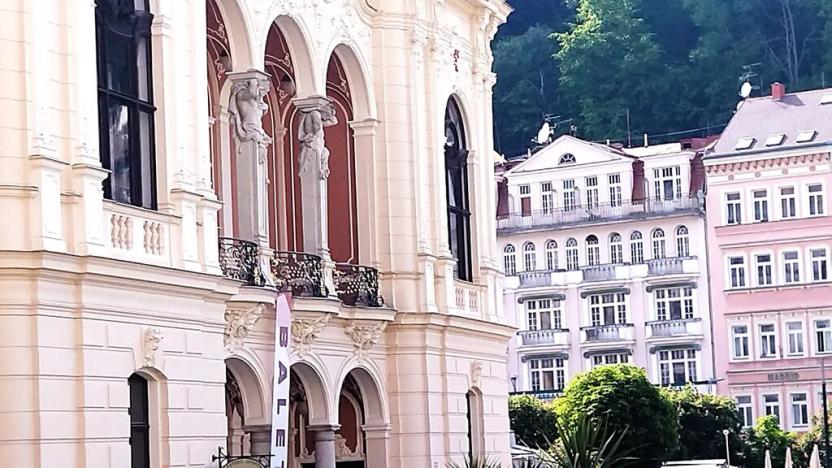 Prodej obchodního prostoru, Karlovy Vary, Divadelní náměstí, 30 m2