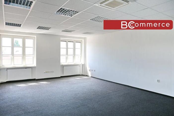 Pronájem kanceláře, Brno, Olomoucká, 221 m2