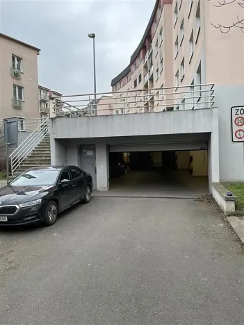 Pronájem garážového stání, Praha - Záběhlice, Záběhlická, 12 m2