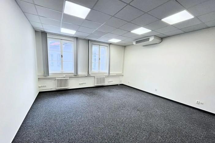 Pronájem kanceláře, Brno, Moravské náměstí, 281 m2