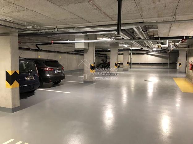 Pronájem garážového stání, Praha - Střížkov, Střížkovská, 18 m2