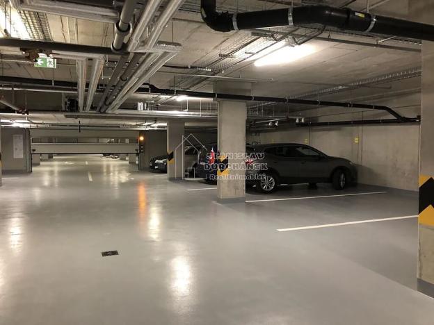 Pronájem garážového stání, Praha - Střížkov, Střížkovská, 18 m2