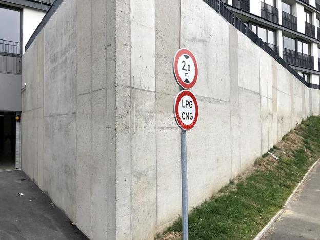 Pronájem garážového stání, Praha - Střížkov, Střížkovská, 18 m2