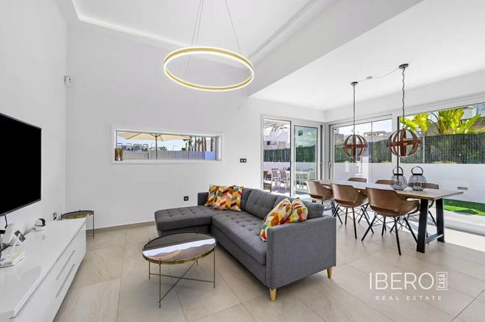 Prodej rodinného domu, Guardamar del Segura, Španělsko, 104 m2