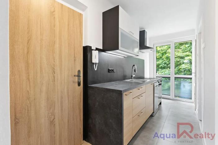 Pronájem bytu 3+kk, Ostrov, Klicperova, 61 m2