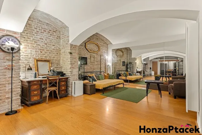 Prodej komerční nemovitosti, Praha - Nové Město, Dittrichova, 66 m2