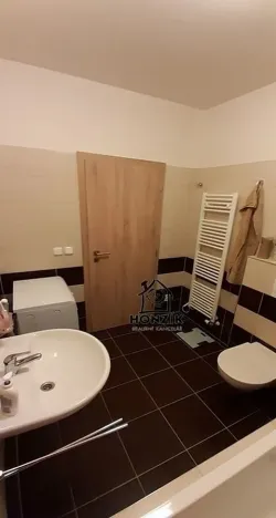 Prodej bytu 1+kk, Strančice, Náměstí Emila Kolbena, 37 m2