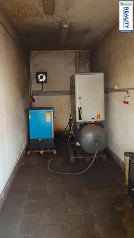Pronájem výrobních prostor, Lišov, Hůrecká, 2357 m2