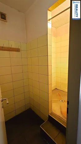 Pronájem skladu, Lišov, Hůrecká, 1768 m2