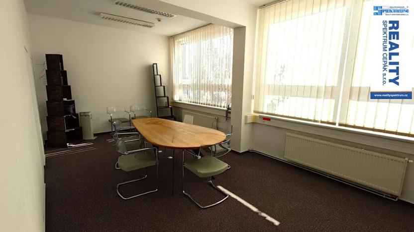 Pronájem kanceláře, Lišov, Hůrecká, 235 m2