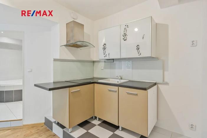 Prodej bytu 2+kk, Praha - Podolí, Podolská, 44 m2