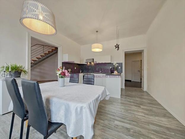 Prodej bytu 4+1, Jindřichův Hradec, Stará cesta, 132 m2