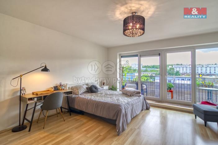 Pronájem bytu 1+kk, Praha, Na Harfě, 43 m2