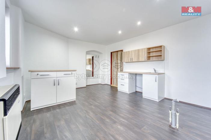 Pronájem obchodního prostoru, Kralovice, nám. Osvobození, 20 m2
