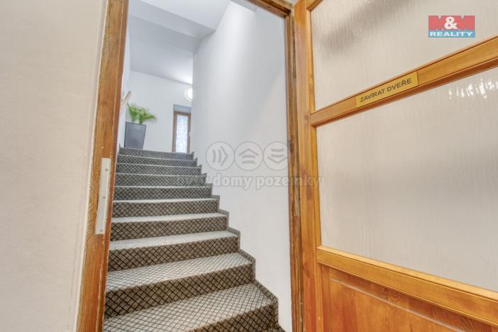 Pronájem obchodního prostoru, Kralovice, nám. Osvobození, 20 m2