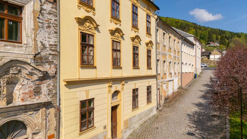 Prodej bytu 1+kk, Jáchymov, náměstí Republiky, 38 m2