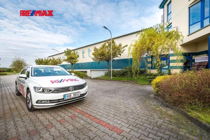 Prodej výrobních prostor, Strančice, 2325 m2