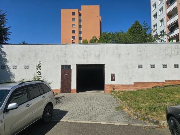Pronájem garáže, Zlín, Budovatelská, 16 m2