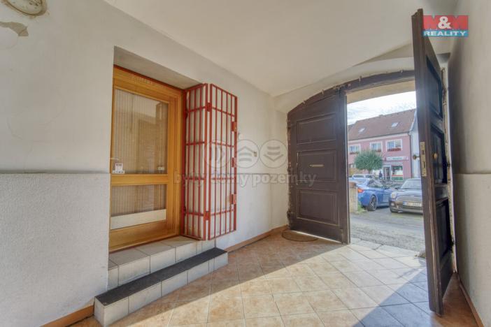 Pronájem obchodního prostoru, Kralovice, Masarykovo nám., 38 m2