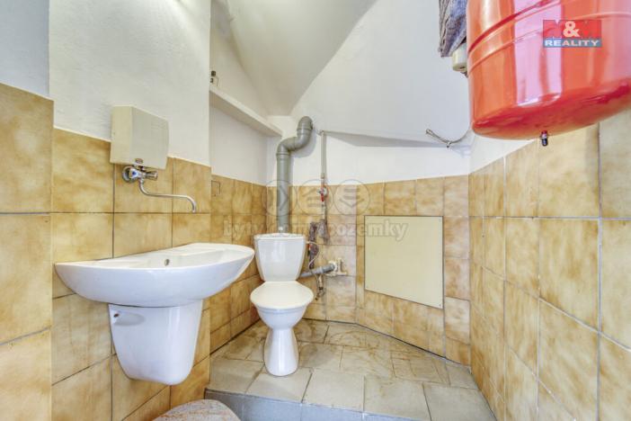 Pronájem obchodního prostoru, Kralovice, Masarykovo nám., 38 m2