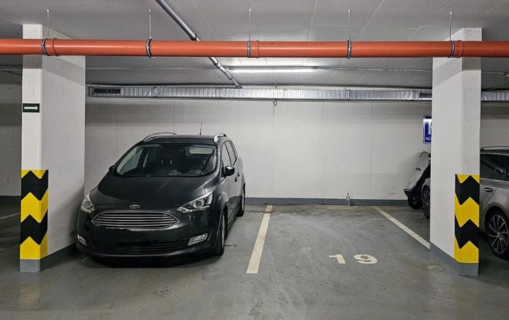 Pronájem garážového stání, Praha - Hloubětín, Saarinenova, 12 m2